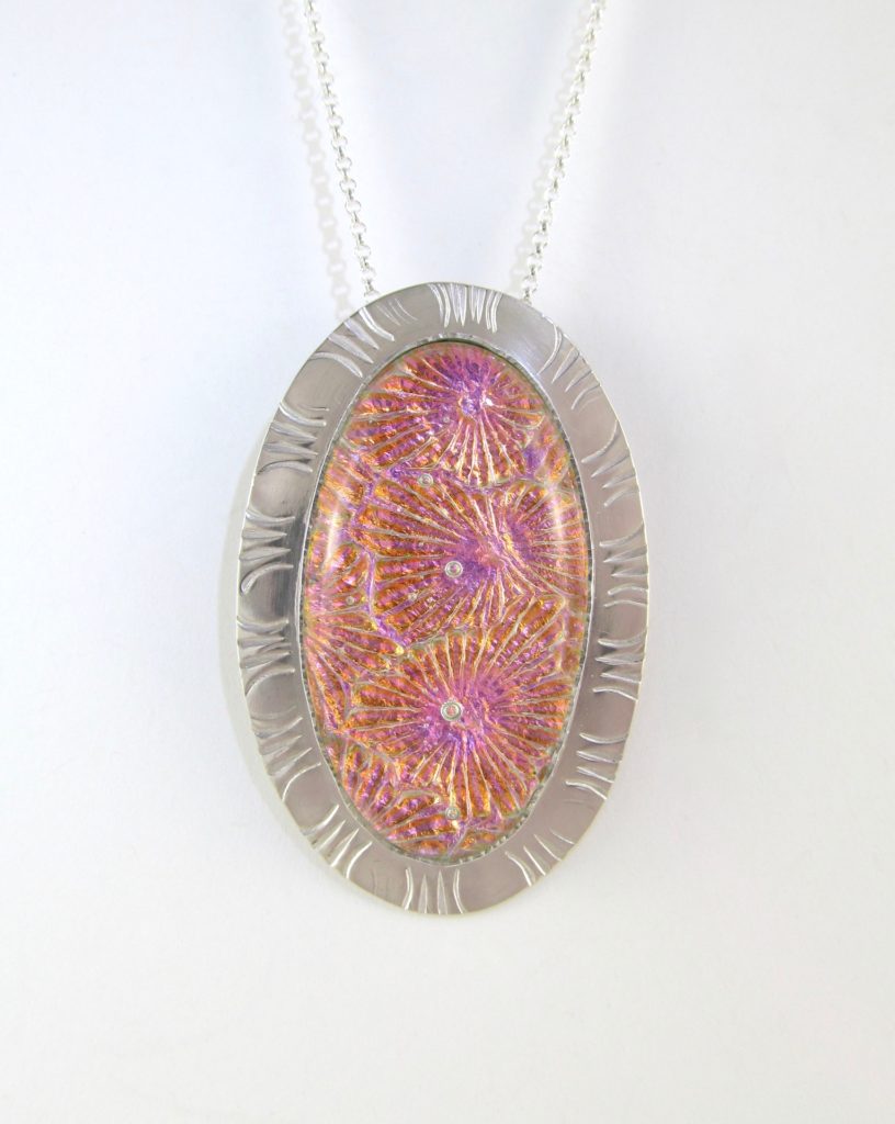 Mums Pendant
